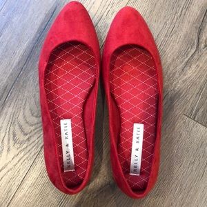 Kelly & Katie Pirassa Ballet Flat (size 8)